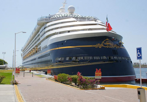 rosario Y equipo conspiración API Puerto Vallarta compartió información sobre los arribos de cruceros en  el segundo semestre del 2014 | Mundo Portuario